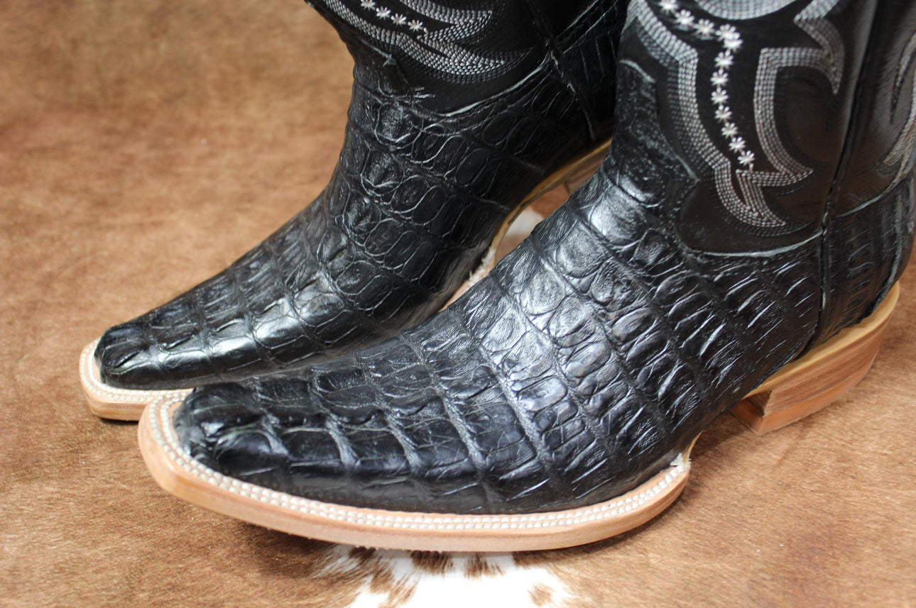 Genuine cowboy boots in alligator leather with cropped toe, black, size 9.5 EE.